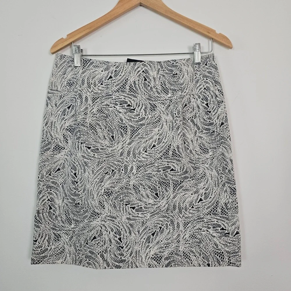 Club Monaco Mini Skirt Womens 6 Black White‎ Abstract Swirl Lace Print 00300861